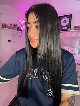 lucianaroy online show from 04-17-26, 03:31