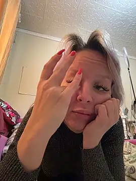 LikaCat online show from 11-28-25, 03:09