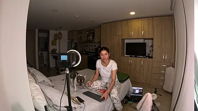 Snapshot of Alondra_fetish chatting on 01-20-25, 08:09 Alondra fetish online show from 01-20-25, 08:09