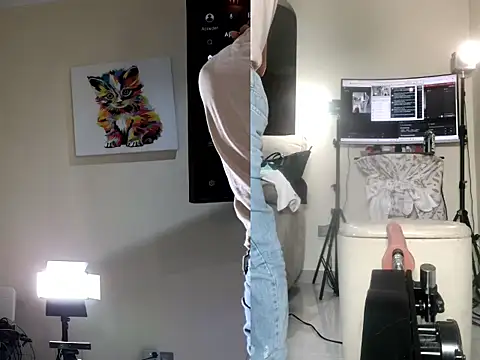 Snapshot of Alondra_fetish chatting on 10-22-25, 03:29 Alondra fetish online show from 10-22-25, 03:29