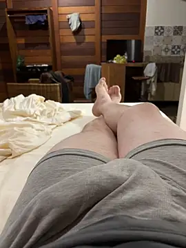 Snapshot of dotlondrina chatting on 12-18-25, 01:55 dotlondrina online show from 12-18-25, 01:55