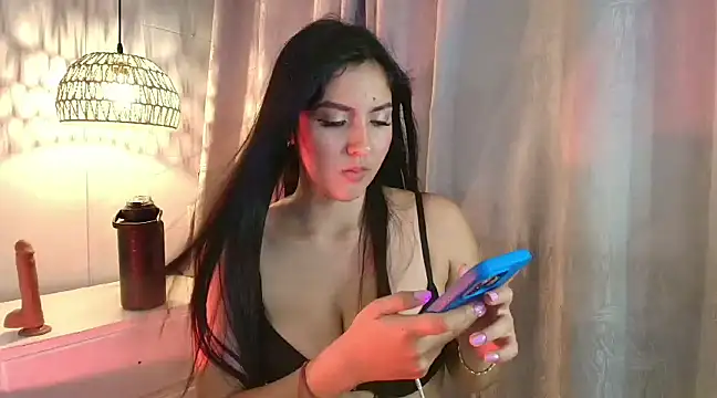 Snapshot of MarianaBenz chatting on 02-07-25, 02:29 MarianaBenz online show from 02-07-25, 02:29