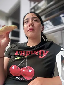 Snapshot of MarianaBenz chatting on 02-07-25, 08:31 MarianaBenz online show from 02-07-25, 08:31