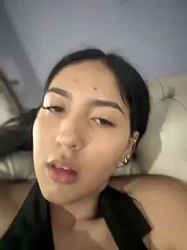 Snapshot of MarianaBenz chatting on 02-11-25, 08:42 MarianaBenz online show from 02-11-25, 08:42