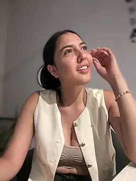 Snapshot of MarianaBenz chatting on 02-17-25, 08:26 MarianaBenz online show from 02-17-25, 08:26