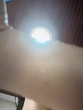 Snapshot of MarianaBenz chatting on 10-22-25, 11:04 MarianaBenz online show from 10-22-25, 11:04