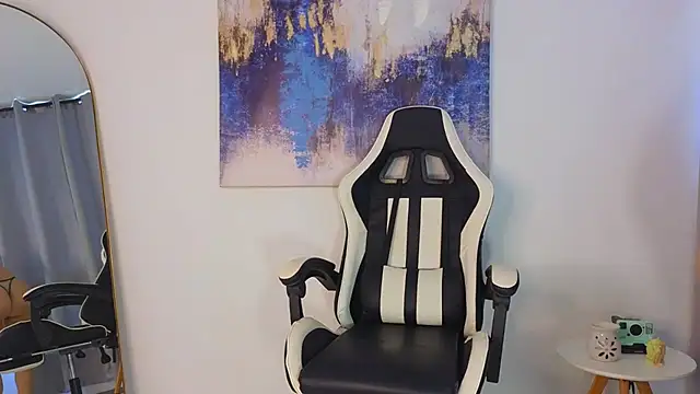 KristennBlue online show from 11-19-25, 02:17