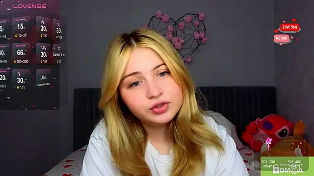 Snapshot of shy_blondiee chatting on 12-10-24, 11:40 shy blondiee online show from 12-10-24, 11:40