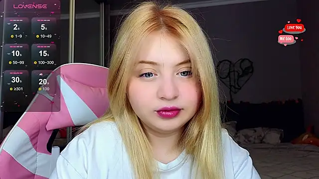 Snapshot of shy_blondiee chatting on 02-22-25, 12:05 shy blondiee online show from 02-22-25, 12:05