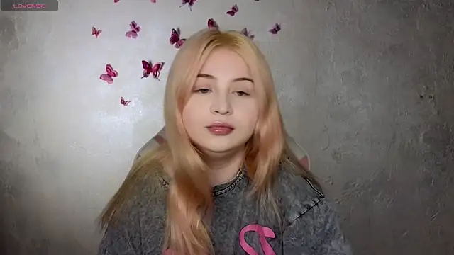 Snapshot of shy_blondiee chatting on 09-15-25, 07:47 shy blondiee online show from 09-15-25, 07:47