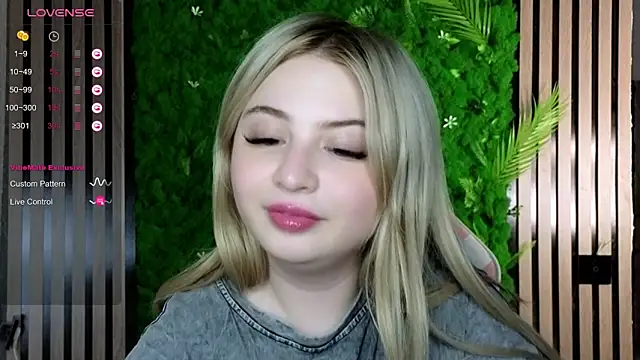 Snapshot of shy_blondiee chatting on 11-03-25, 09:48 shy blondiee online show from 11-03-25, 09:48