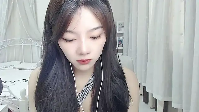 Snapshot of Jenny-Z chatting on 05-17-26, 01:47 Jenny-Z online show from 05-17-26, 01:47