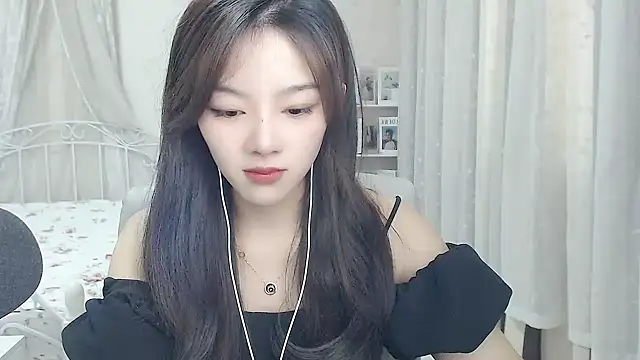 Snapshot of Jenny-Z chatting on 05-18-26, 01:56 Jenny-Z online show from 05-18-26, 01:56