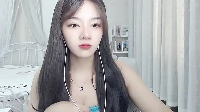Snapshot of Jenny-Z chatting on 06-26-26, 01:43 Jenny-Z online show from 06-26-26, 01:43