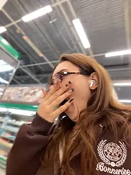 QuitieLia online show from 04-23-26, 01:24