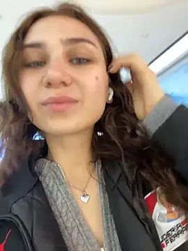 QuitieLia online show from 04-25-26, 08:06