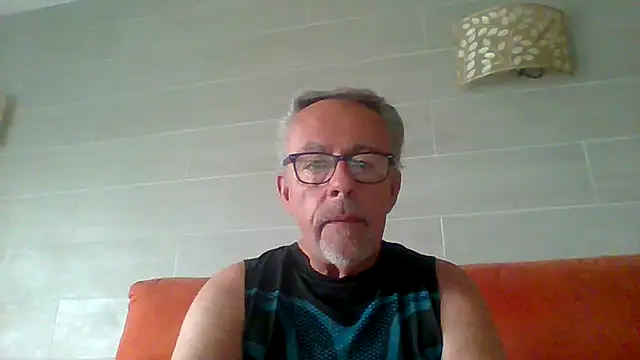 Snapshot of tuggy59 chatting on 06-14-26, 05:42 tuggy59 online show from 06-14-26, 05:42