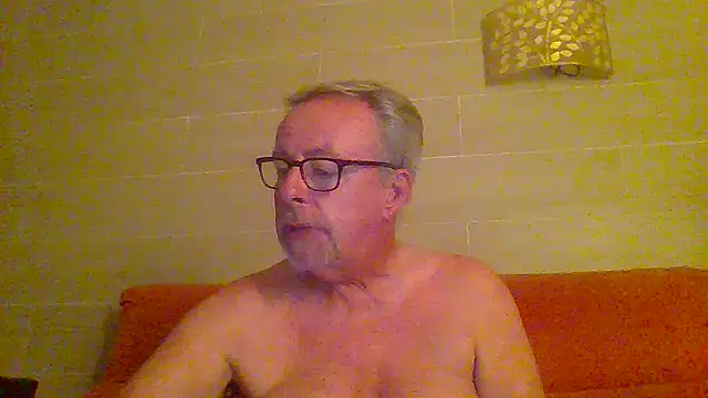 Snapshot of tuggy59 chatting on 06-22-26, 03:36 tuggy59 online show from 06-22-26, 03:36