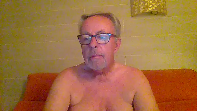 Snapshot of tuggy59 chatting on 06-25-26, 04:45 tuggy59 online show from 06-25-26, 04:45