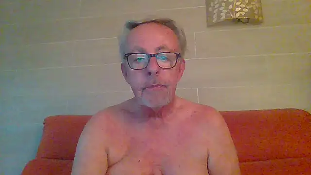 Snapshot of tuggy59 chatting on 06-25-26, 05:12 tuggy59 online show from 06-25-26, 05:12