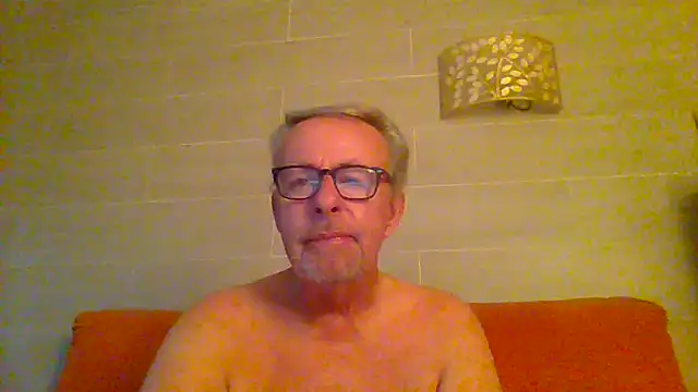 Snapshot of tuggy59 chatting on 06-27-26, 05:01 tuggy59 online show from 06-27-26, 05:01