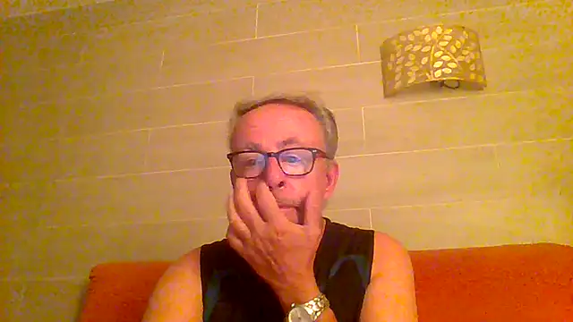 Snapshot of tuggy59 chatting on 06-28-26, 04:18 tuggy59 online show from 06-28-26, 04:18