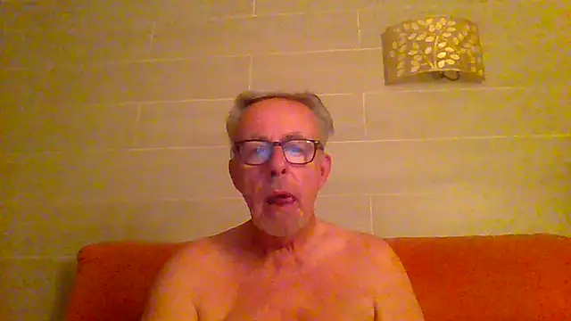Snapshot of tuggy59 chatting on 07-14-26, 04:17 tuggy59 online show from 07-14-26, 04:17