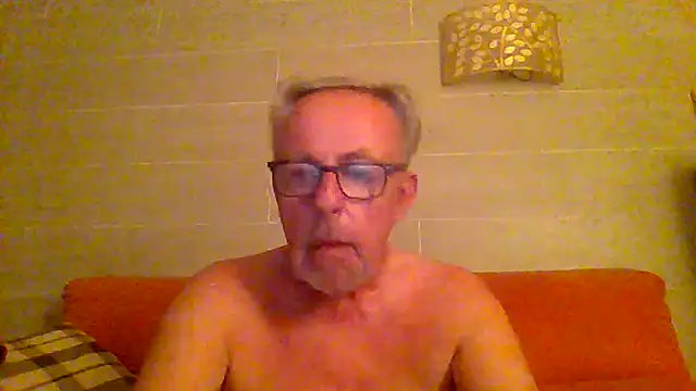 Snapshot of tuggy59 chatting on 07-21-26, 03:42 tuggy59 online show from 07-21-26, 03:42