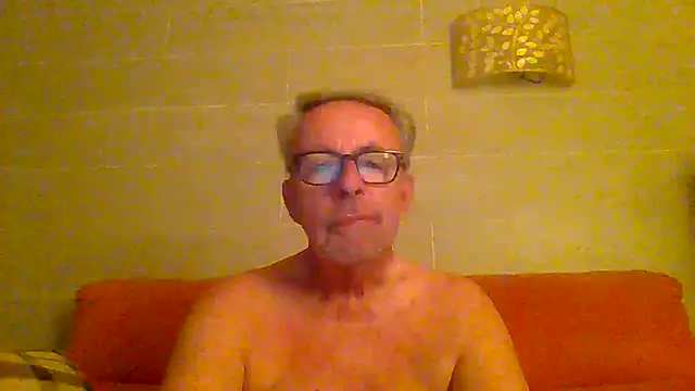 Snapshot of tuggy59 chatting on 07-24-26, 03:59 tuggy59 online show from 07-24-26, 03:59