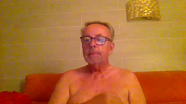 Snapshot of tuggy59 chatting on 07-25-26, 04:54 tuggy59 online show from 07-25-26, 04:54