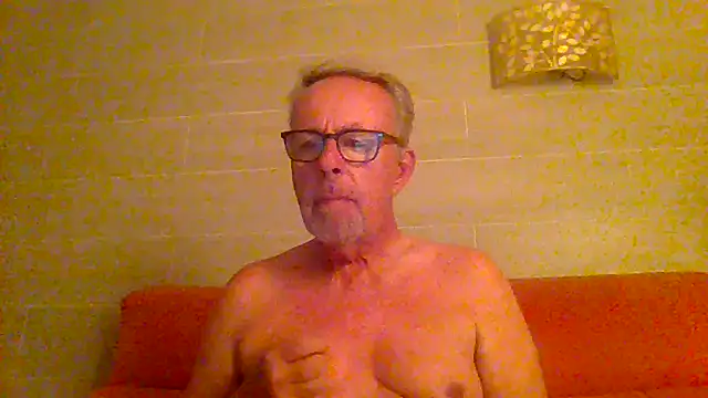 Snapshot of tuggy59 chatting on 07-27-26, 04:08 tuggy59 online show from 07-27-26, 04:08