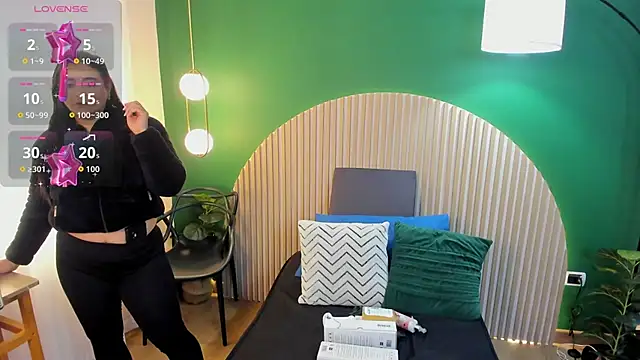 Snapshot of taylor_bennet chatting on 09-21-25, 12:07 taylor bennet online show from 09-21-25, 12:07