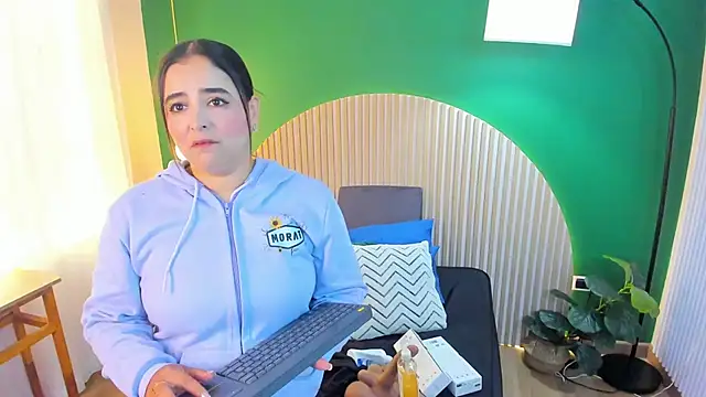 Snapshot of taylor_bennet chatting on 09-26-25, 12:09 taylor bennet online show from 09-26-25, 12:09