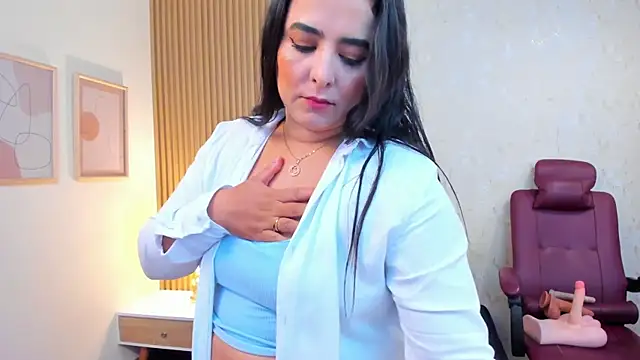 Snapshot of taylor_bennet chatting on 10-30-25, 12:17 taylor bennet online show from 10-30-25, 12:17