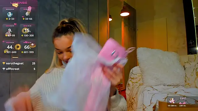 Snapshot of Sassy_Teen chatting on 11-27-25, 10:39 Sassy Teen online show from 11-27-25, 10:39