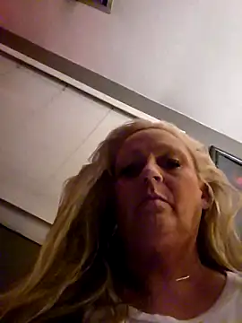 Snapshot of Southern_Bella chatting on 09-25-25, 12:47 Southern Bella online show from 09-25-25, 12:47