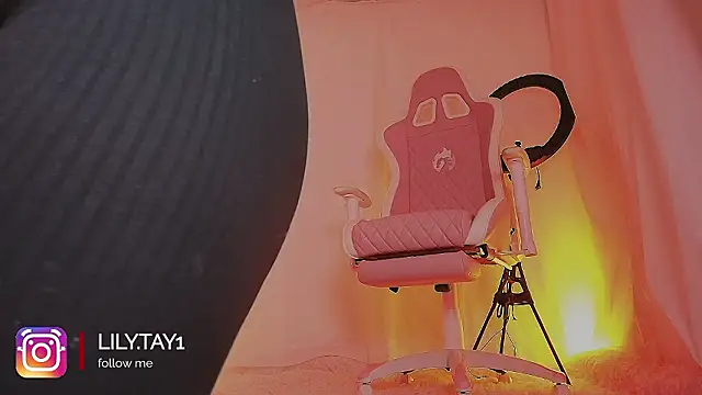 lili taylor online show from 02-05-26, 04:22