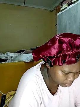 Snapshot of Real1SweetQueen chatting on 02-02-25, 02:17 Real1SweetQueen online show from 02-02-25, 02:17