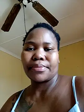 Snapshot of Real1SweetQueen chatting on 02-11-25, 10:04 Real1SweetQueen online show from 02-11-25, 10:04