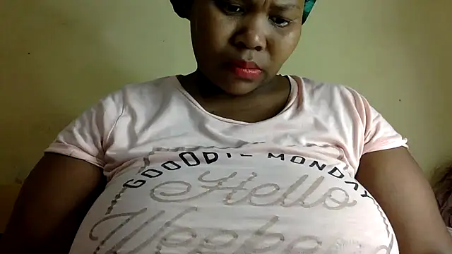 Snapshot of Real1SweetQueen chatting on 02-12-25, 05:05 Real1SweetQueen online show from 02-12-25, 05:05