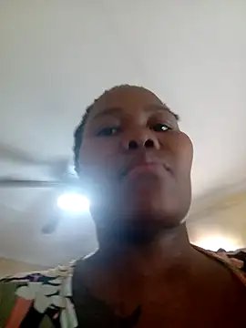 Snapshot of Real1SweetQueen chatting on 03-21-25, 09:12 Real1SweetQueen online show from 03-21-25, 09:12