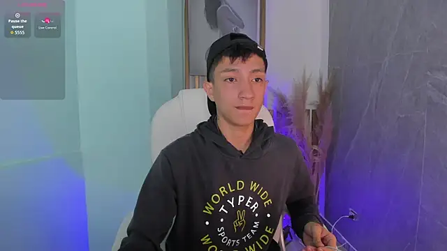 DereckCooperr online show from 04-06-26, 10:54