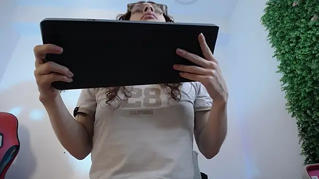 Katy Van online show from 12-19-25, 09:44