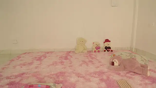 Snapshot of Winnifer_Gonzal chatting on 06-12-26, 02:43 Winnifer Gonzal online show from 06-12-26, 02:43