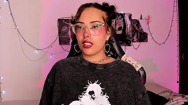 willow poisson online show from 11-24-25, 05:23