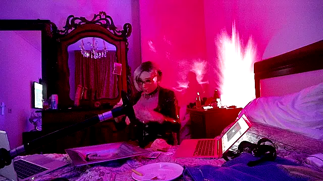 Snapshot of CharlotteVixxens chatting on 10-02-25, 11:56 CharlotteVixxens online show from 10-02-25, 11:56