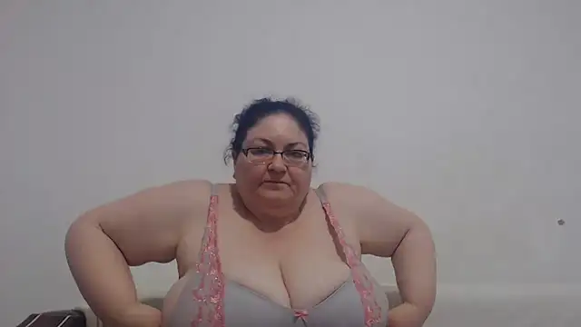 Snapshot of Nykyxo chatting on 06-15-26, 02:41 Nykyxo online show from 06-15-26, 02:41