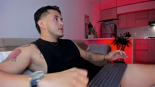 Snapshot of Chriskyle_ chatting on 10-29-25, 12:13 Chriskyle  online show from 10-29-25, 12:13