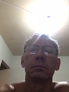 Snapshot of eleno1542 chatting on 10-28-25, 07:56 eleno1542 online show from 10-28-25, 07:56