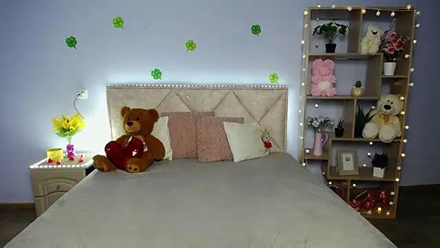 Snapshot of StacyYellig chatting on 03-17-25, 06:40 StacyYellig online show from 03-17-25, 06:40